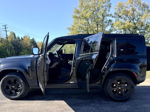 Used 2024 Land Rover Defender 110 S image 11