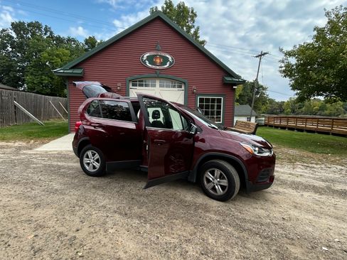 Used 2017 Chevrolet Trax LT image 12