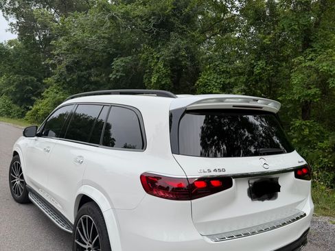Used 2024 Mercedes-Benz GLS 450 4MATIC image 4