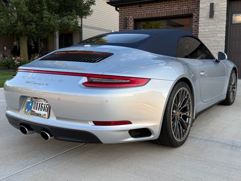 Used 2017 Porsche 911 Carrera 4 image 9