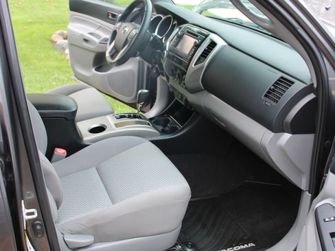 Used 2013 Toyota Tacoma 4x4 Double Cab w/ SR5 Pkg image 14