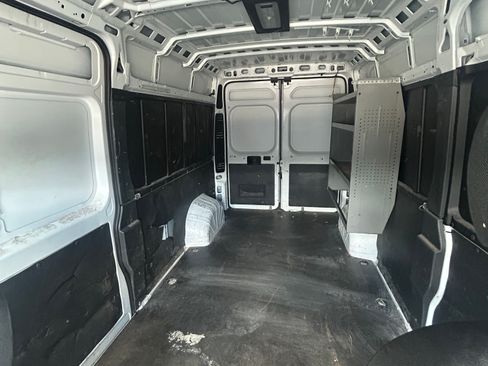 Used 2021 RAM ProMaster 2500 w/ Convenience Group FWD image 4