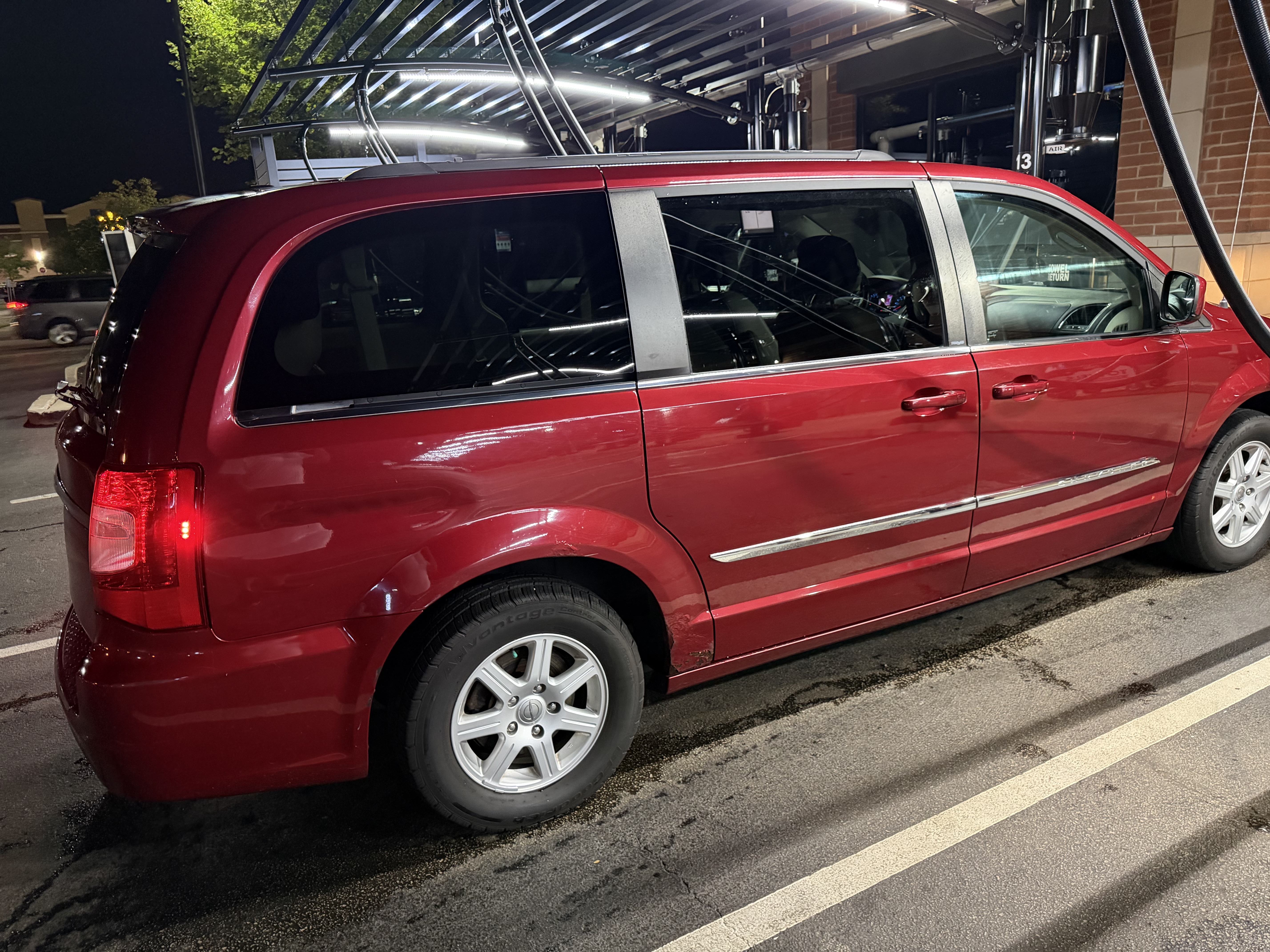 Used 2012 Chrysler Town & Country Touring w/ Entertainment Group #1 FWD image 7