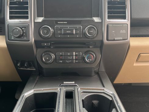 Used 2015 Ford F150 XLT w/ Equipment Group 302A Luxury image 20