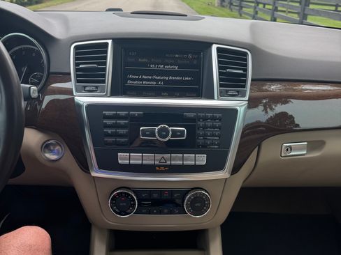 Used 2012 Mercedes-Benz ML 350 ML 350 4MATIC Sport Utility 4D image 11