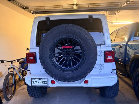 Used 2023 Jeep Wrangler Unlimited Sahara image 8