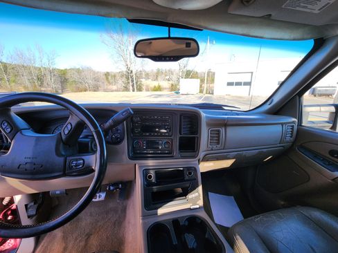 Used 2006 Chevrolet Silverado 2500 4x4 Crew Cab w/ Heavy-Duty Power Package image 14