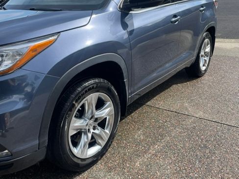 Used 2015 Toyota Highlander Limited FWD image 2