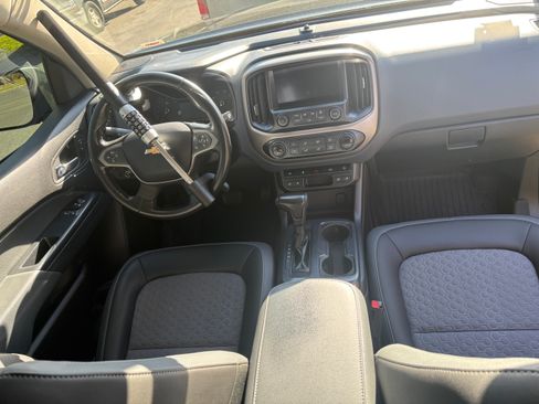 Used 2018 Chevrolet Colorado Z71 w/ Z71 Midnight Edition image 8