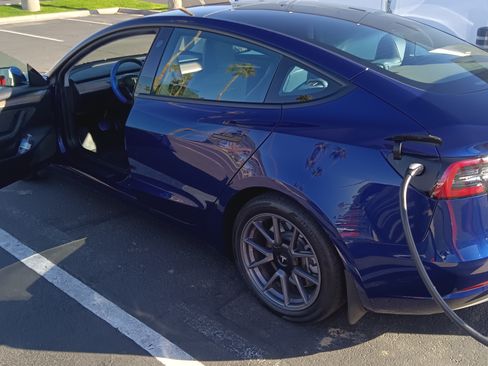 Used 2023 Tesla Model 3 Standard Range image 15