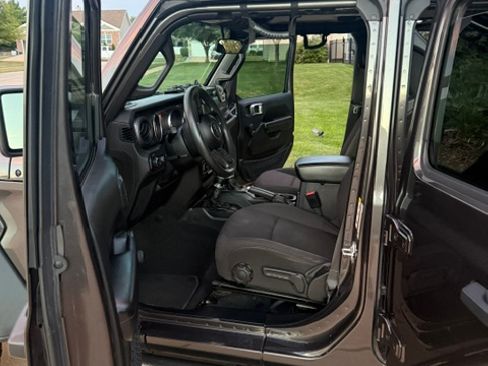 Used 2018 Jeep Wrangler Unlimited Sport AWD/4WD image 15