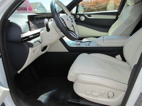 Used 2025 Genesis GV80 3.5T Prestige AWD/4WD image 11