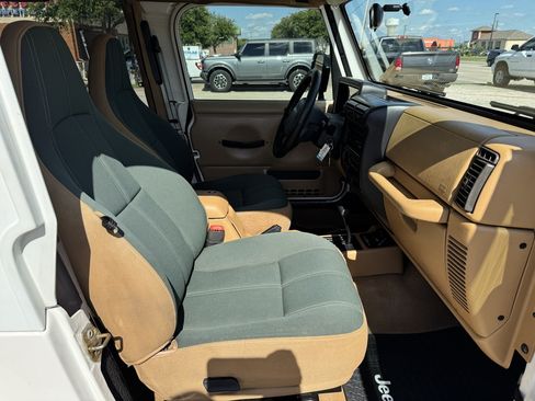 Used 1998 Jeep Wrangler Sahara AWD/4WD image 5