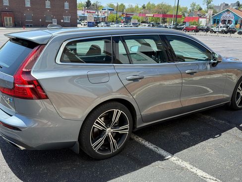 Used 2019 Volvo V60 T6 Inscription image 9