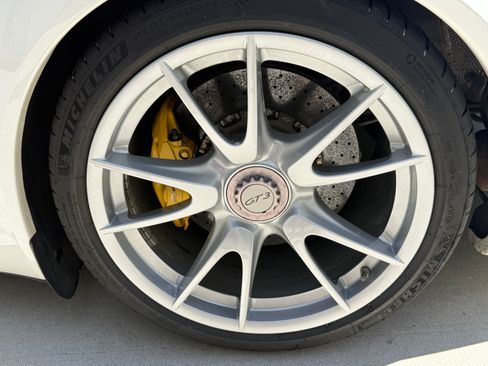 Used 2010 Porsche 911 GT3 RWD image 9