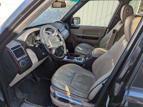 Used 2010 Land Rover Range Rover HSE image 16