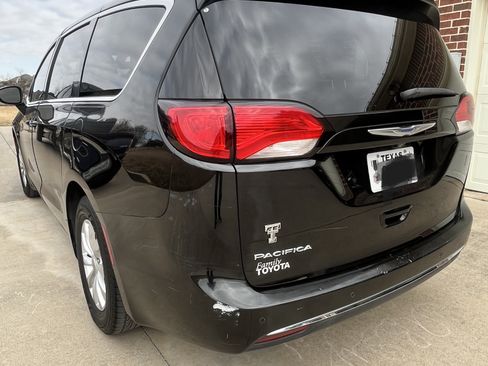 Used 2019 Chrysler Pacifica Touring Plus w/ Cold Weather Group image 11