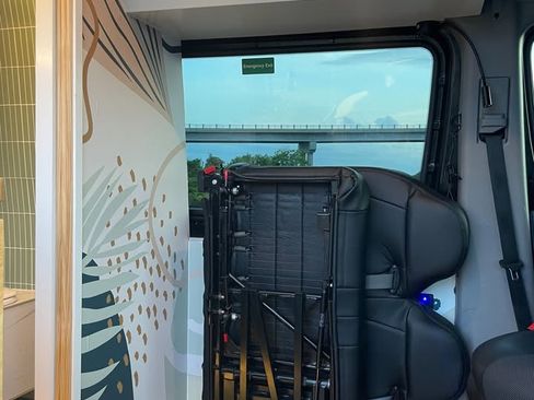 Used 2016 Mercedes-Benz Sprinter 2500 image 18