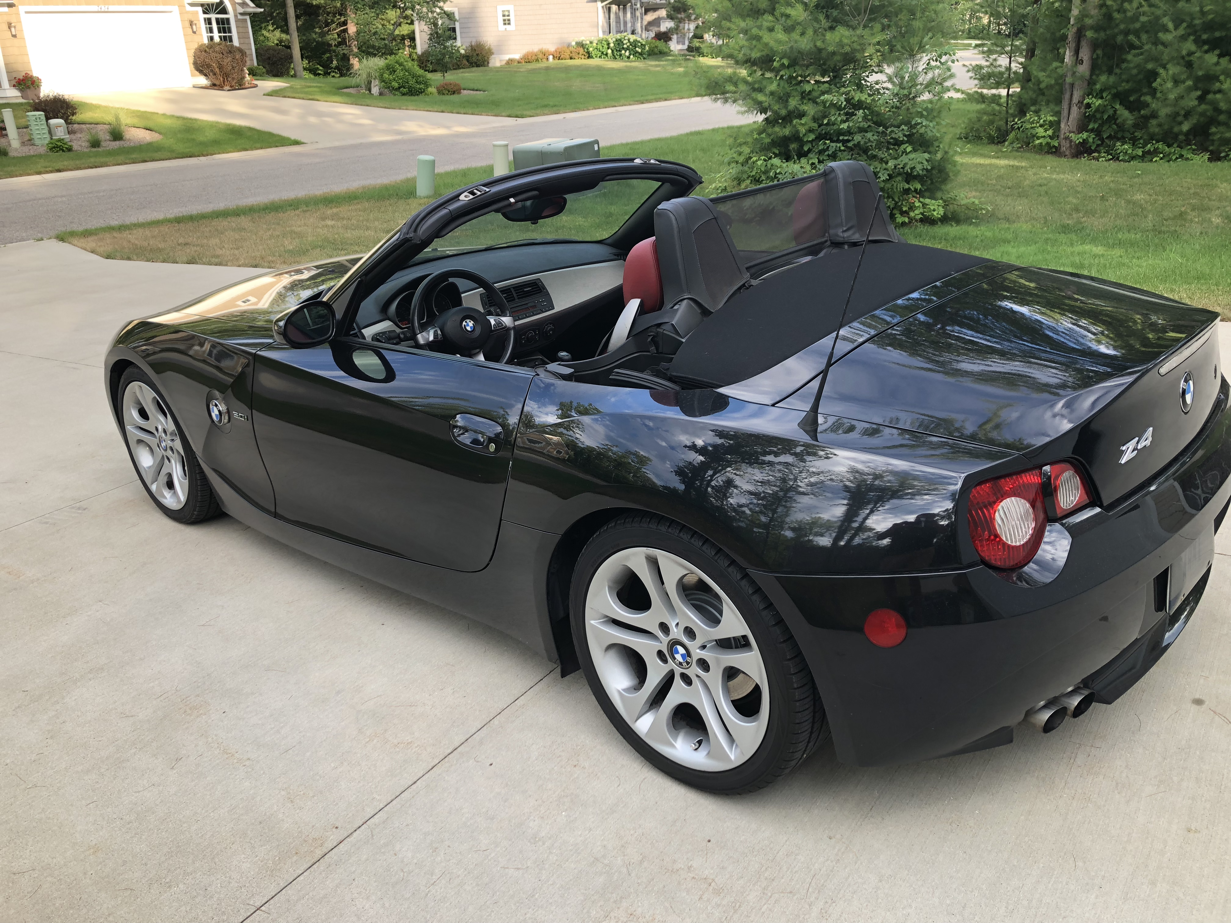 Used 2005 BMW Z4 3.0i RWD image 1