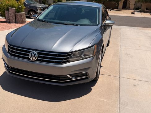 Used 2017 Volkswagen Passat 1.8T SE FWD image 2