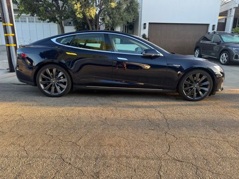 Used 2013 Tesla Model S Performance RWD image 9