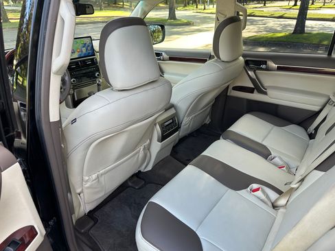 Used 2010 Lexus GX 460 w/ Comfort Plus Pkg AWD/4WD image 24