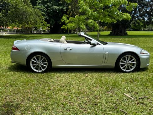 Used 2010 Jaguar XKR R RWD image 6