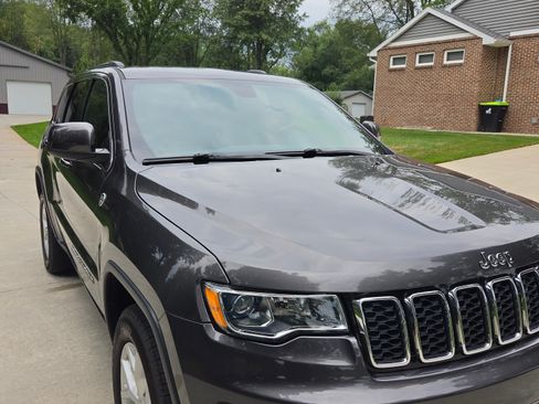 Used 2020 Jeep Grand Cherokee Laredo AWD/4WD image 5