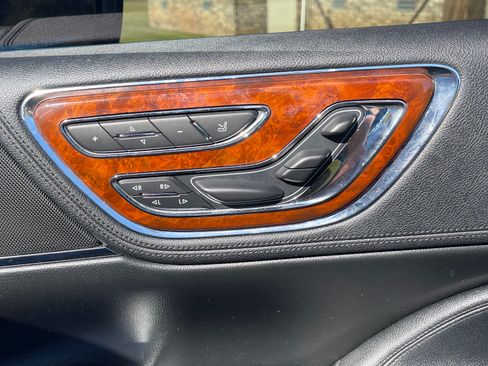 Used 2020 Lincoln Continental Reserve w/ Rear Seat Amenities Package image 10