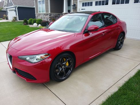 Used 2017 Alfa Romeo Giulia Ti w/ TI 19" Sport Package AWD/4WD image 1