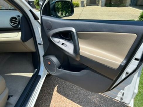 Used 2011 Toyota RAV4 Limited w/ Limited Extra Value Pkg FWD image 11
