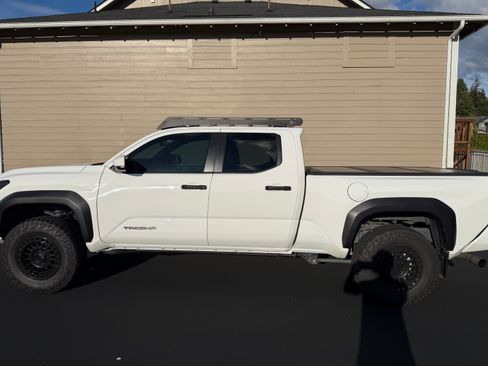 Used 2024 Toyota Tacoma TRD Off-Road AWD/4WD image 5