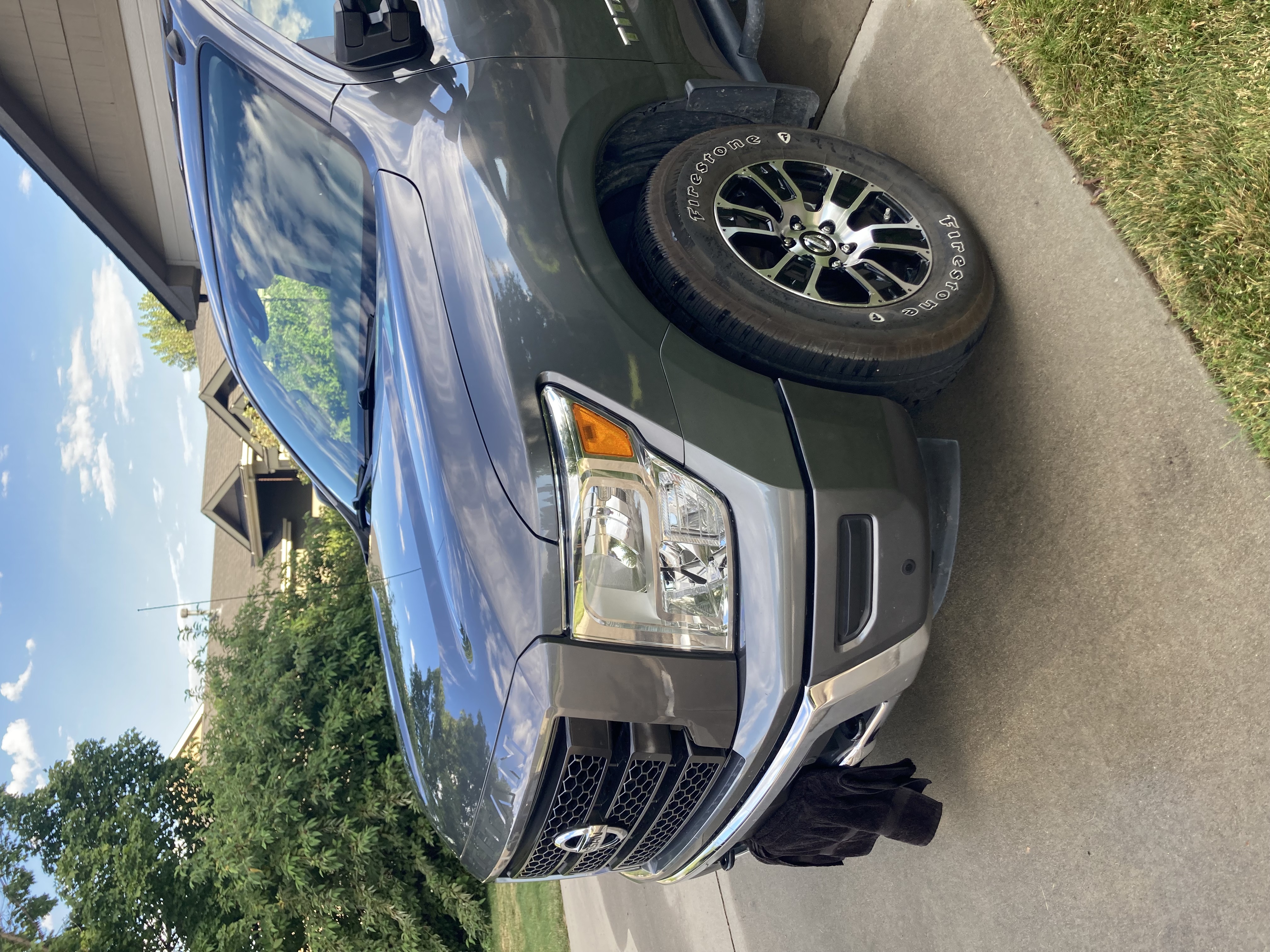 Used 2021 Nissan Titan SV w/ SV Convenience Package RWD image 9