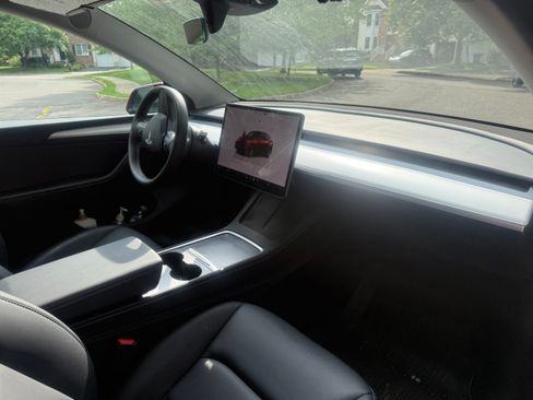 Used 2023 Tesla Model Y Long Range AWD/4WD image 12