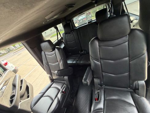 Used 2019 Cadillac Escalade ESV Platinum AWD/4WD image 25