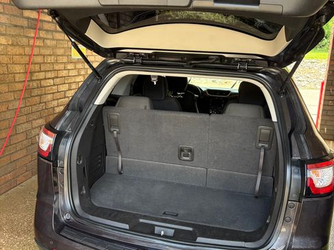 Used 2015 Chevrolet Traverse LT w/ Style and Technology Package FWD image 12