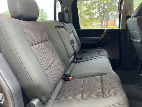 Used 2011 Nissan Titan SV w/ SV Premium Utility Pkg AWD/4WD image 16