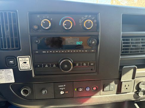 Used 2021 GMC Savana 3500 Extended w/ Power Convenience Package image 17