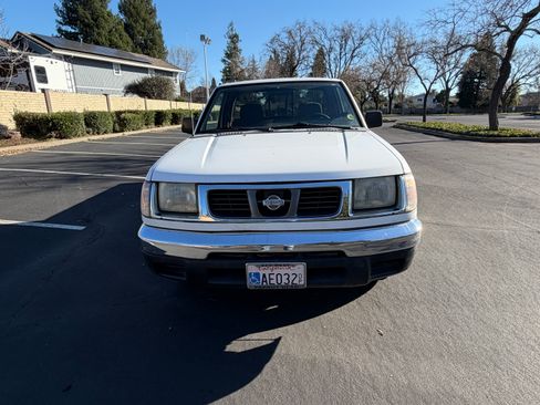 Used 2000 Nissan Frontier XE image 5