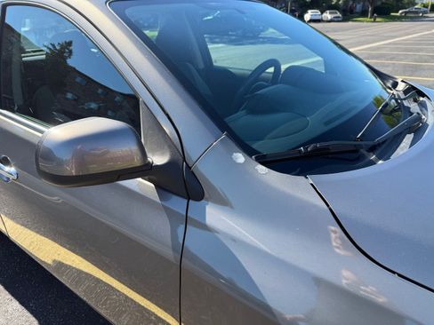 Used 2012 Nissan Versa SV FWD image 17