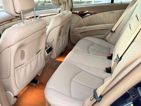 Used 2007 Mercedes-Benz E 550 4MATIC Sedan image 15