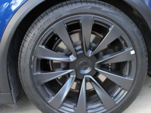 Used 2022 Tesla Model X image 15