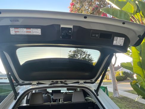 Used 2022 Toyota Venza LE AWD/4WD image 17