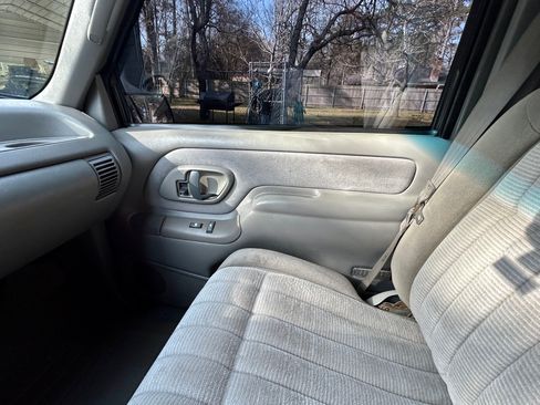 Used 1996 Chevrolet Silverado 1500 2WD Regular Cab image 27