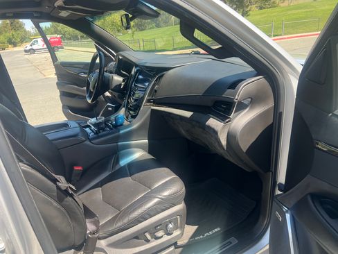 Used 2015 Cadillac Escalade ESV Platinum image 12