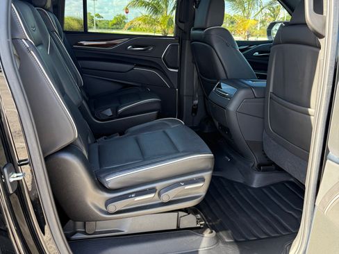 Used 2021 Cadillac Escalade ESV Premium Luxury image 15