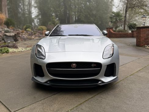 Used 2020 Jaguar F-TYPE SVR image 4