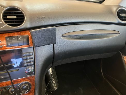 Used 2006 Mercedes-Benz CLK 350 Coupe image 25
