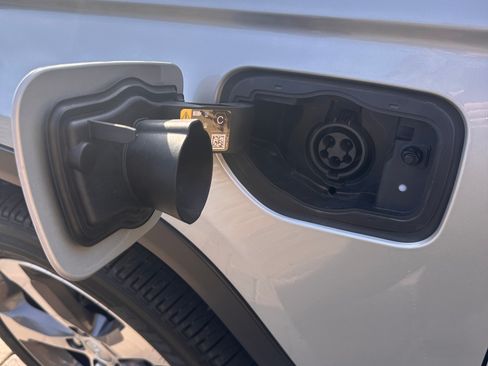 Used 2023 Jeep Grand Cherokee 4WD 4xe image 11