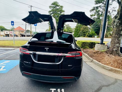 Used 2016 Tesla Model X 60D image 8